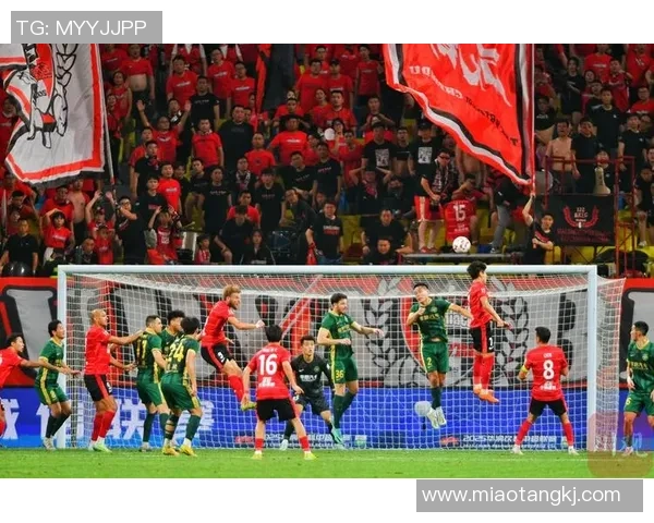 成都足球队在全国锦标赛积分榜上以62分稳居第一名展现强大实力