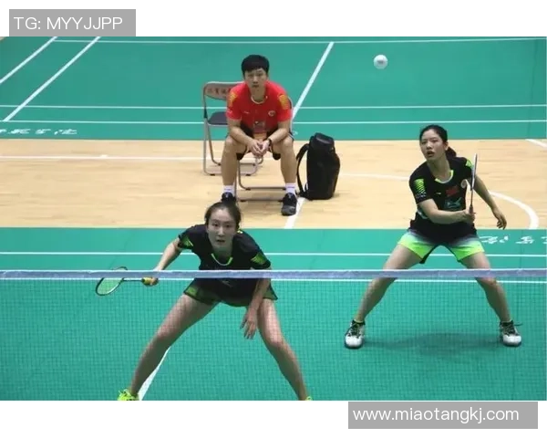 杭州羽毛球队与广州羽毛球队赛后复盘分析灵活性表现与战术对比